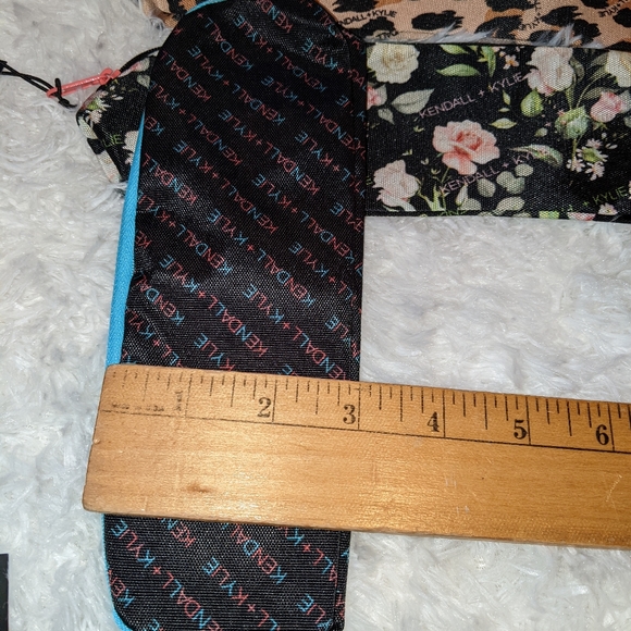 Nwt Kendall & Kylie bundle of 4 pouches/cosmetic bags - Picture 13 of 16